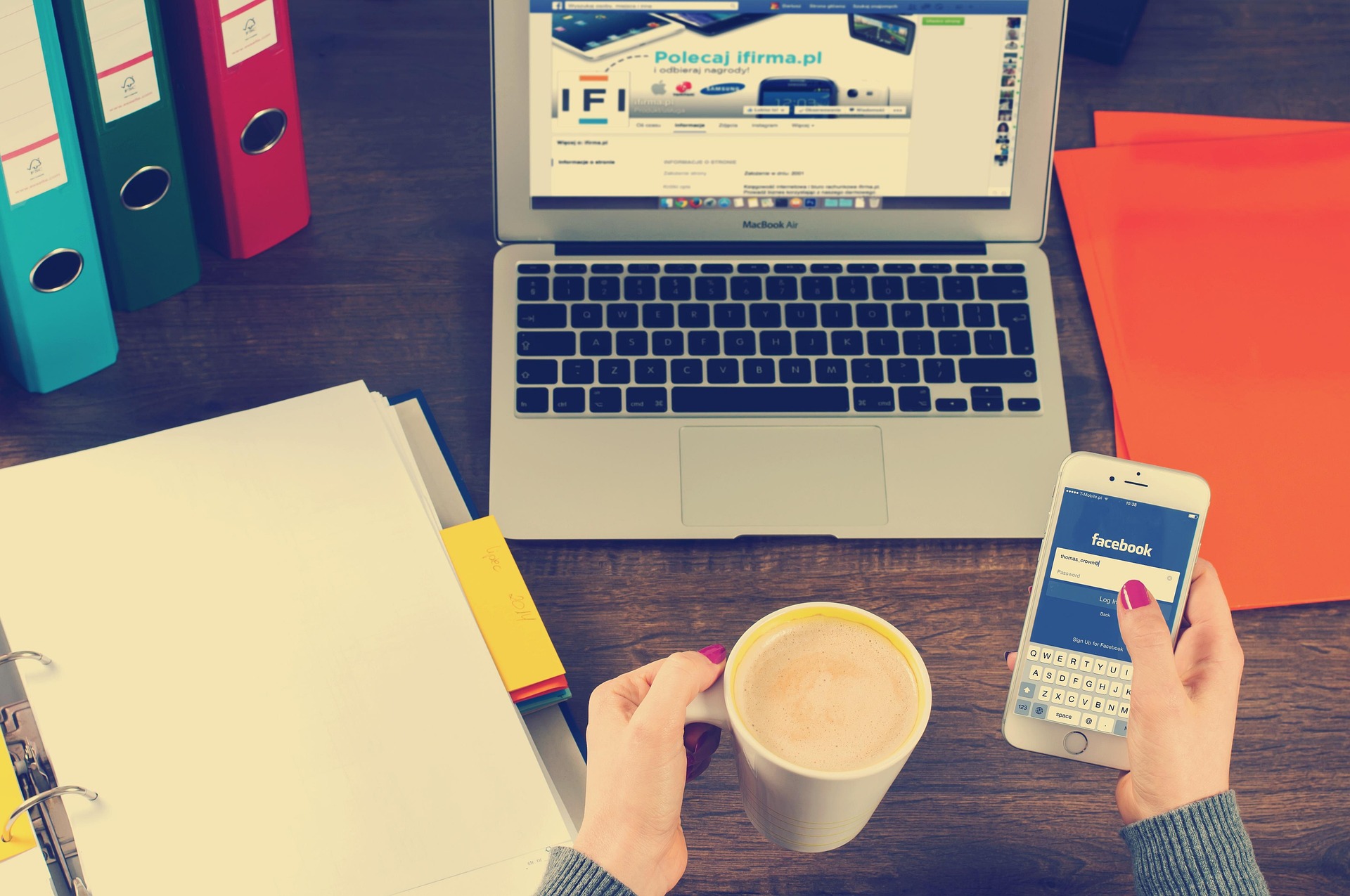 Instagram Karussell am Laptop planen: Aufbau in sieben Slides